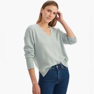 Naadam cashmere cropped v-neck sweater